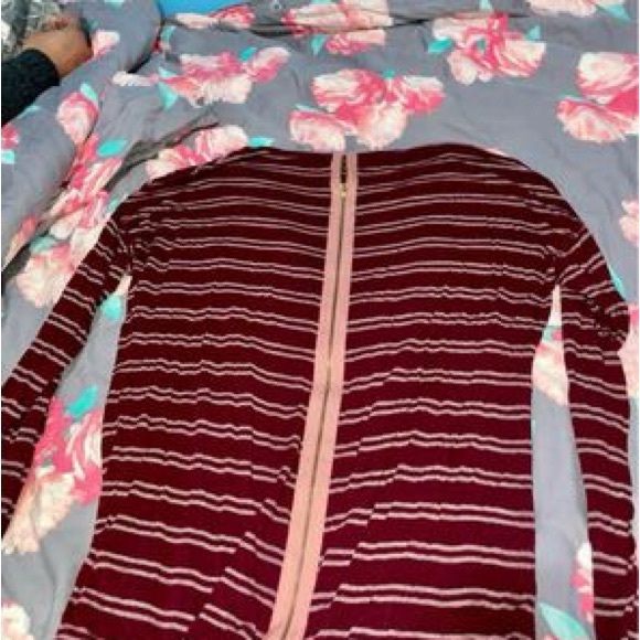 Long sleeve burgundy top - Picture 2 of 2